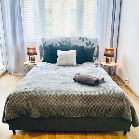 Apartment Clicktheflat Royal Park Apart Rooms *