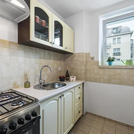 Apartment Clicktheflat Royal Park Apart Rooms *